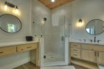 Firefly Mountain - Lower level private bathroom